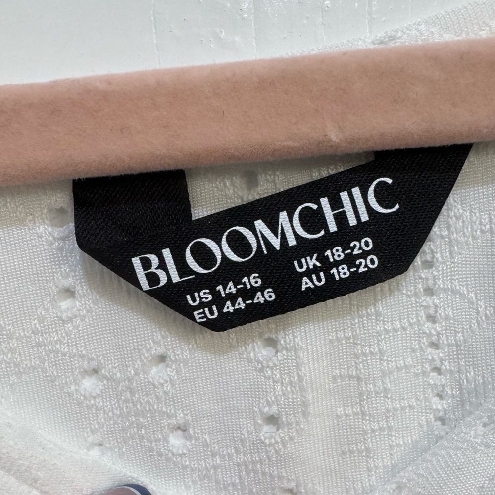 BloomChic Textured Knit Overlap Hem Tank Top – Original White – Size 14–16 (1X) - Picture 7 of 8
